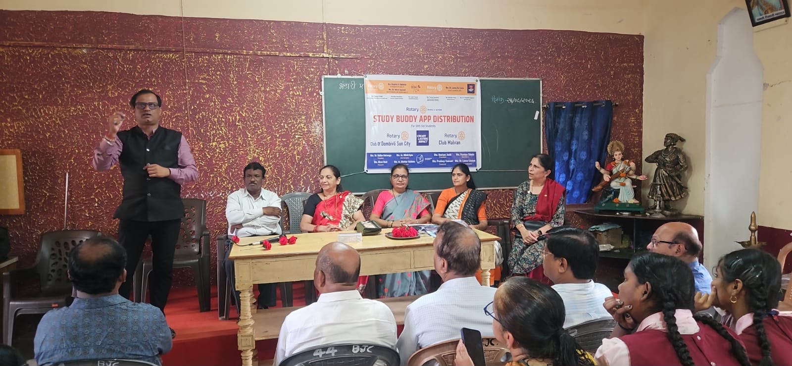 रोटरी क्लब ऑफ मालवण आणि रोटरी क्लब ऑफ डोंबिवली सन सिटी यांच्या संयुक्त विद्यमाने दहावीतील २९० विद्यार्थ्यांना ‘स्टडी बडी’ ॲपचे वितरण.