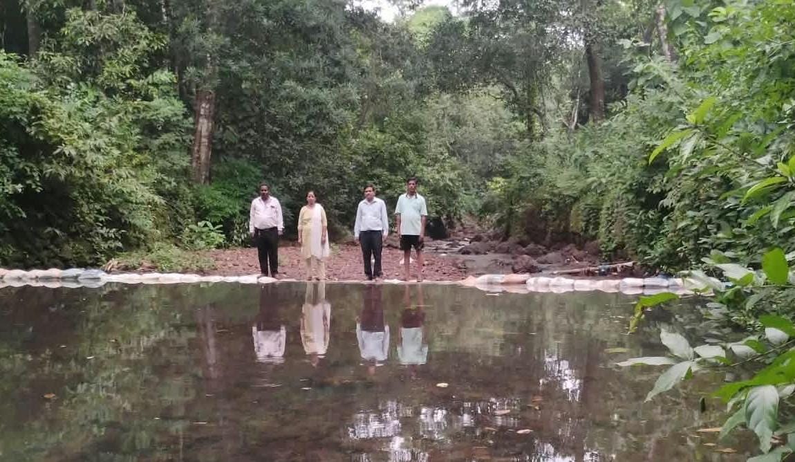 आनंदव्हाळ - कर्लाचाव्हाळ येथे वनराई बंधारा.